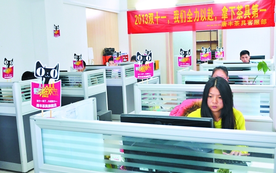 德化一茶具電商“雙十一”通宵奮戰(zhàn)。