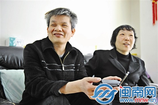 雖然生活不易，但老兩口互相照顧，面對生活也很樂觀