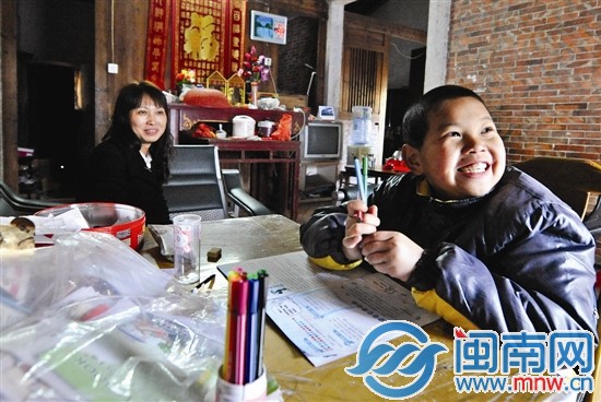 生活雖然困苦，一家人樂觀面對